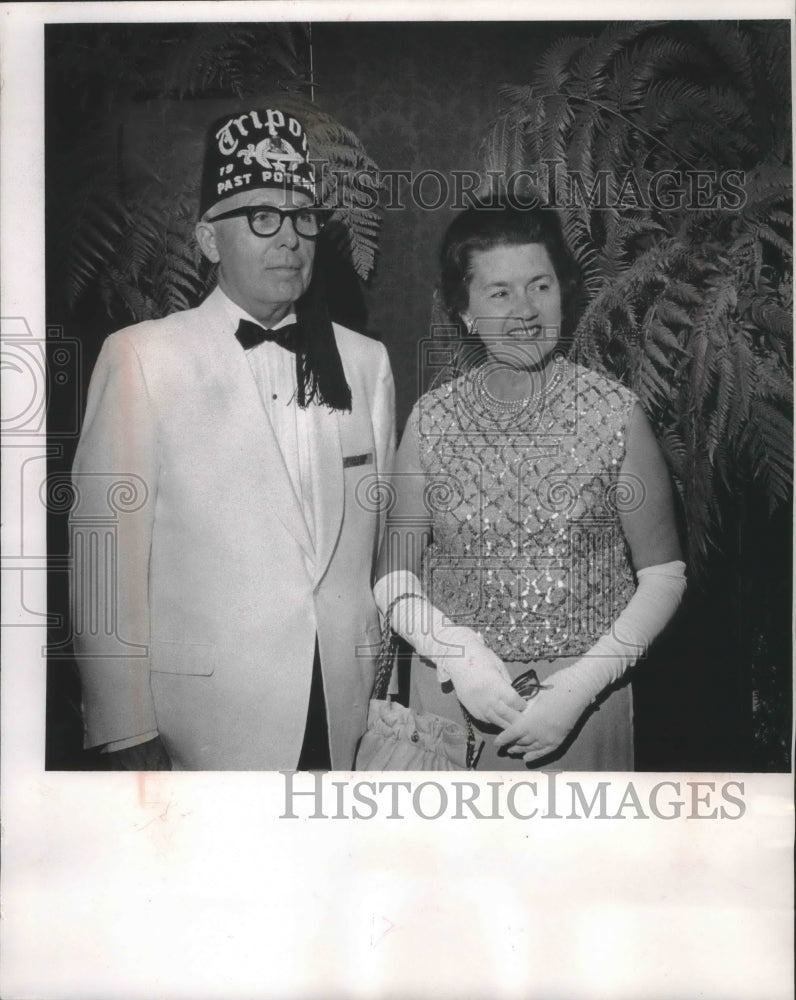 1966 Press Photo Shriner Lester Ness and his wife at coronation ceremony- Historic Images