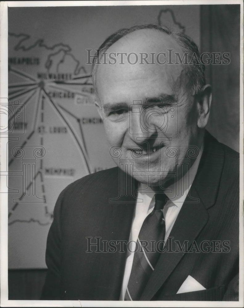 1968 Press Photo Jack Muth, corporate secretary of Milwaukee Chamber of Commerce- Historic Images