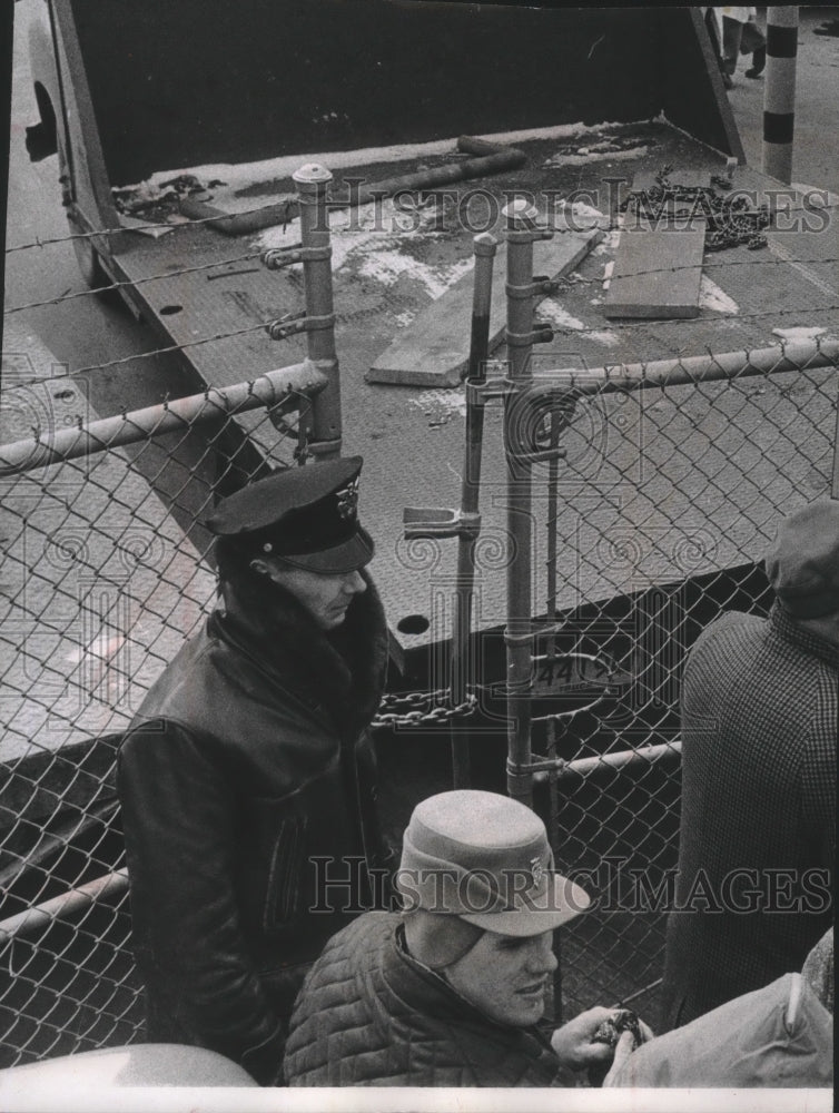 1964 Press Photo National Farmers Association Gate Closed - mjb71728