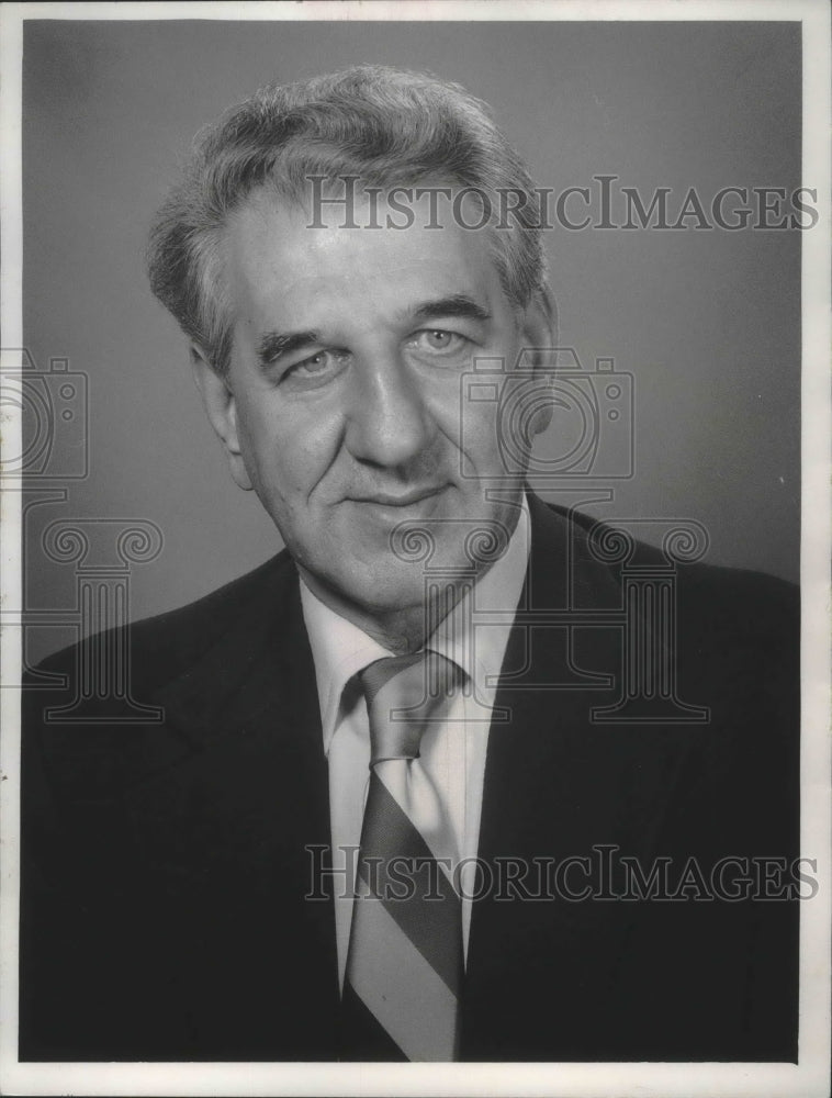 1974 Press Photo Leo Muskatevc, chairman, UWM music department, Milwaukee, Wisc