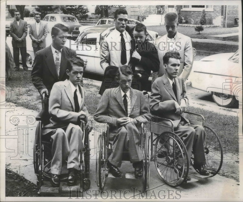 Load image into Gallery viewer, 1955 Press Photo Muscular Dystrophy claims 4 of 9 Walsh siblings, now motherless
