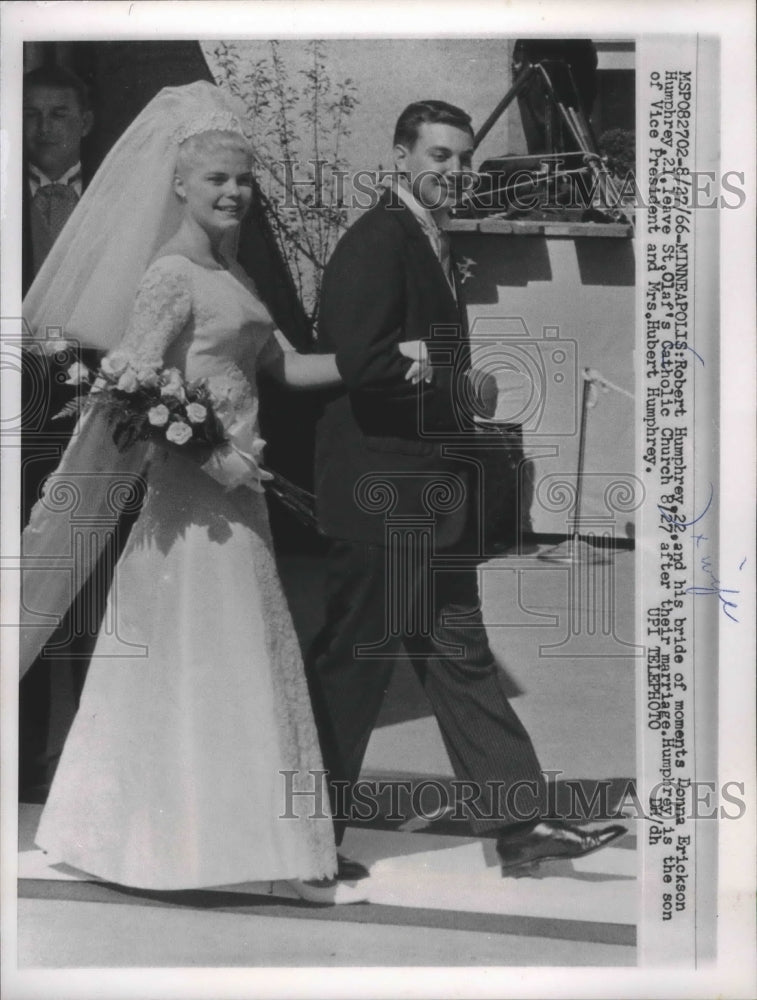 Load image into Gallery viewer, 1966 Press Photo Robert Humphrey and wife Donna leave St. Olaf's church
