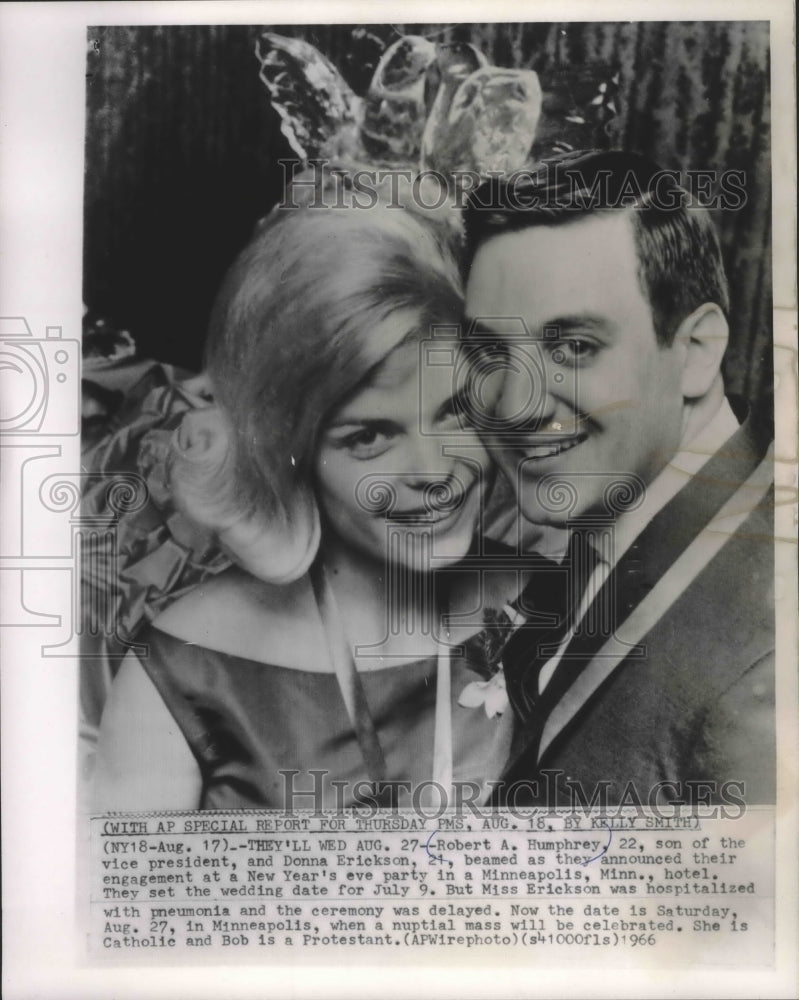 1966 Press Photo Robert Humphrey and Donna Erickson announce their engagement