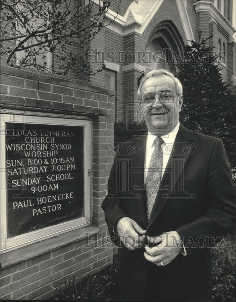 1988 Press Photo Rev. Paul Hoenecke, pastor, St. Lucas Lutheran Church, Kewaskum- Historic Images