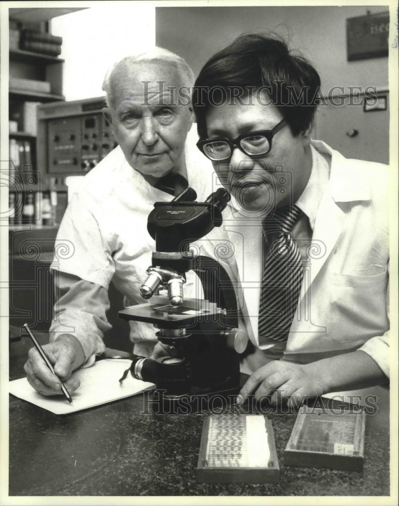 1978 Press Photo Charles Higgins, Norifumi Ueda Nobel prize winning scientists- Historic Images