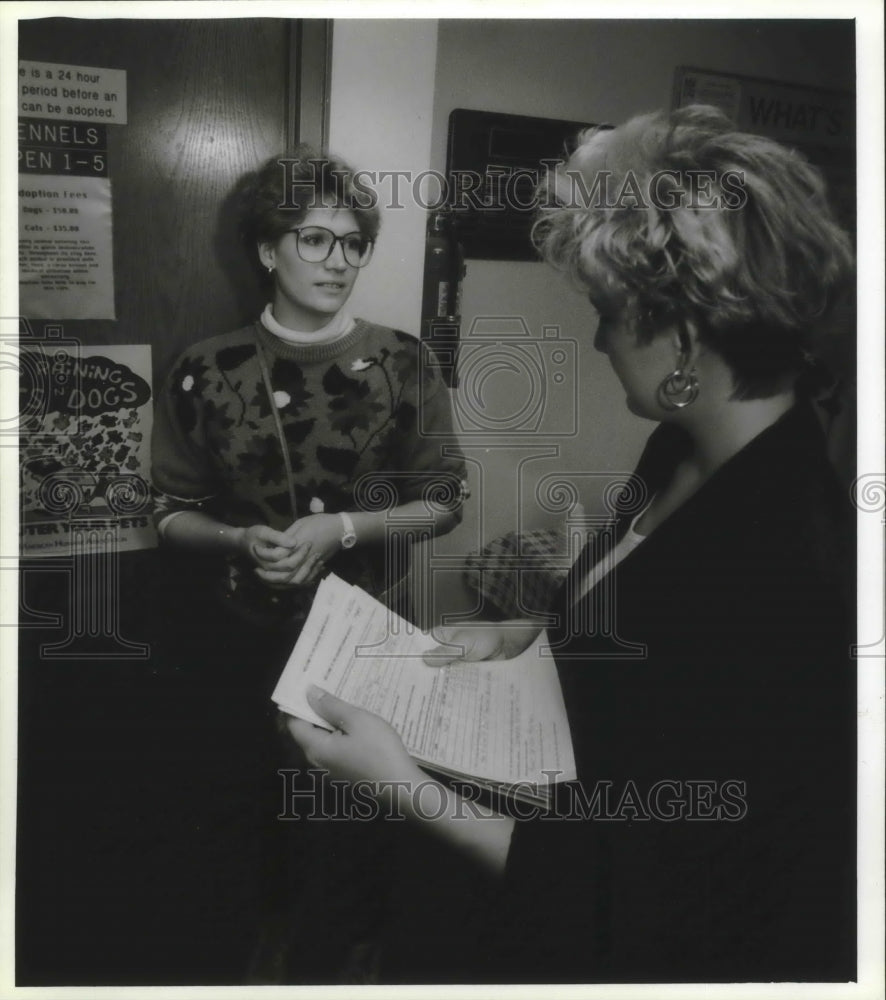 1993 Press Photo Ozaukee County Humane Society, Stacy Pintor, Julie Rodenberg- Historic Images