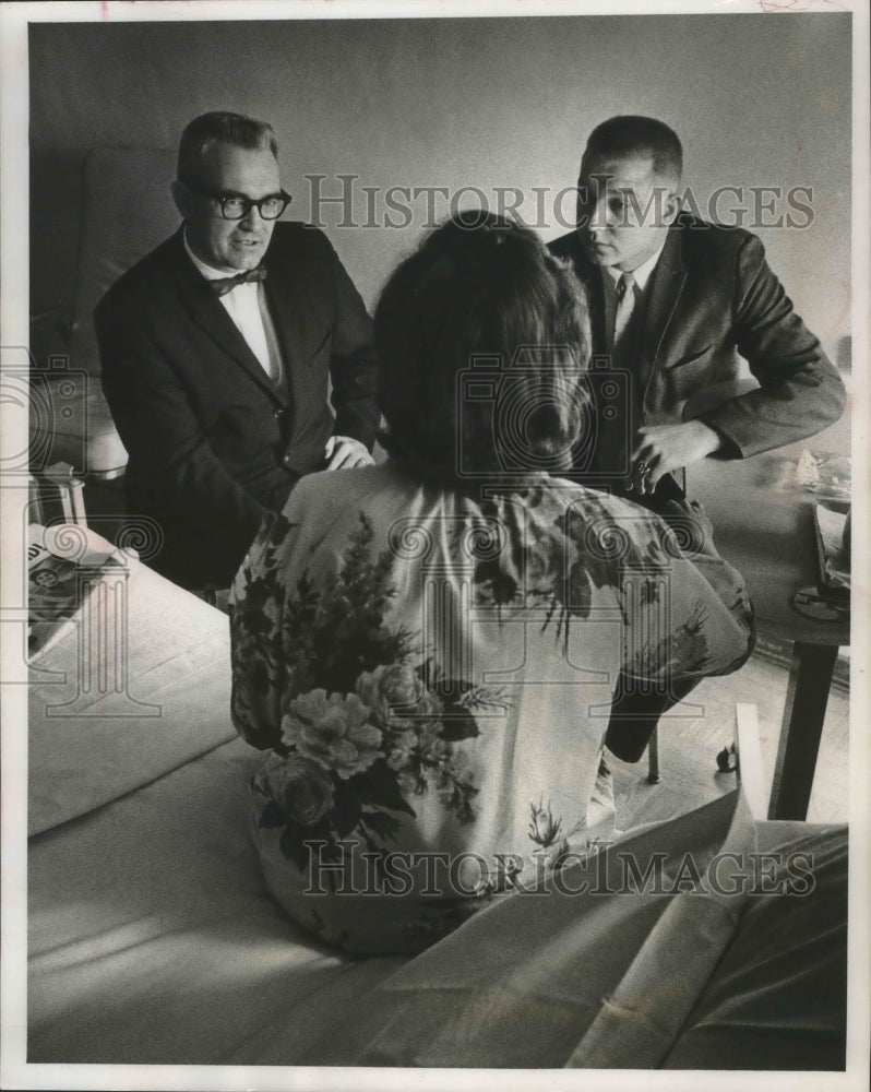 Load image into Gallery viewer, 1963 Press Photo Rev. J. Hiram Holberg, Donald Lehman, at Milwaukee Hospital
