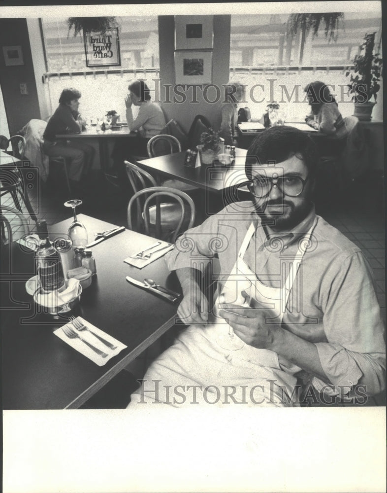 1983 Press Photo Milwaukee's Randy Nelson owner of the Produce Exchange Building- Historic Images
