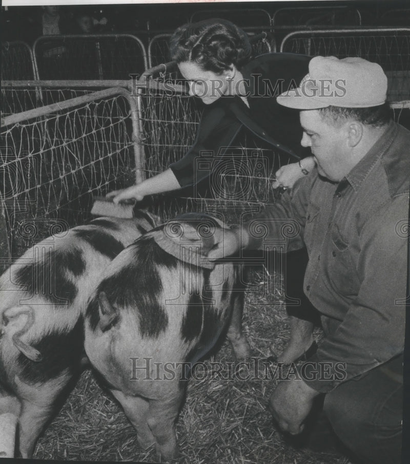Load image into Gallery viewer, 1956 Press Photo Mr and Mrs Byron Meech, International Livestock exposition
