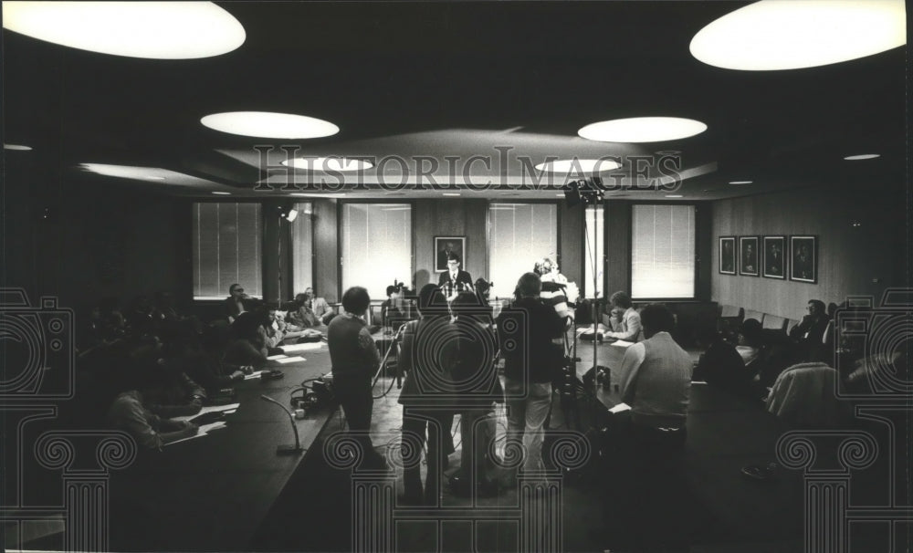 1979 Press Photo Robert O&#39;Neil, University of Wisconsin President, at a meeting- Historic Images