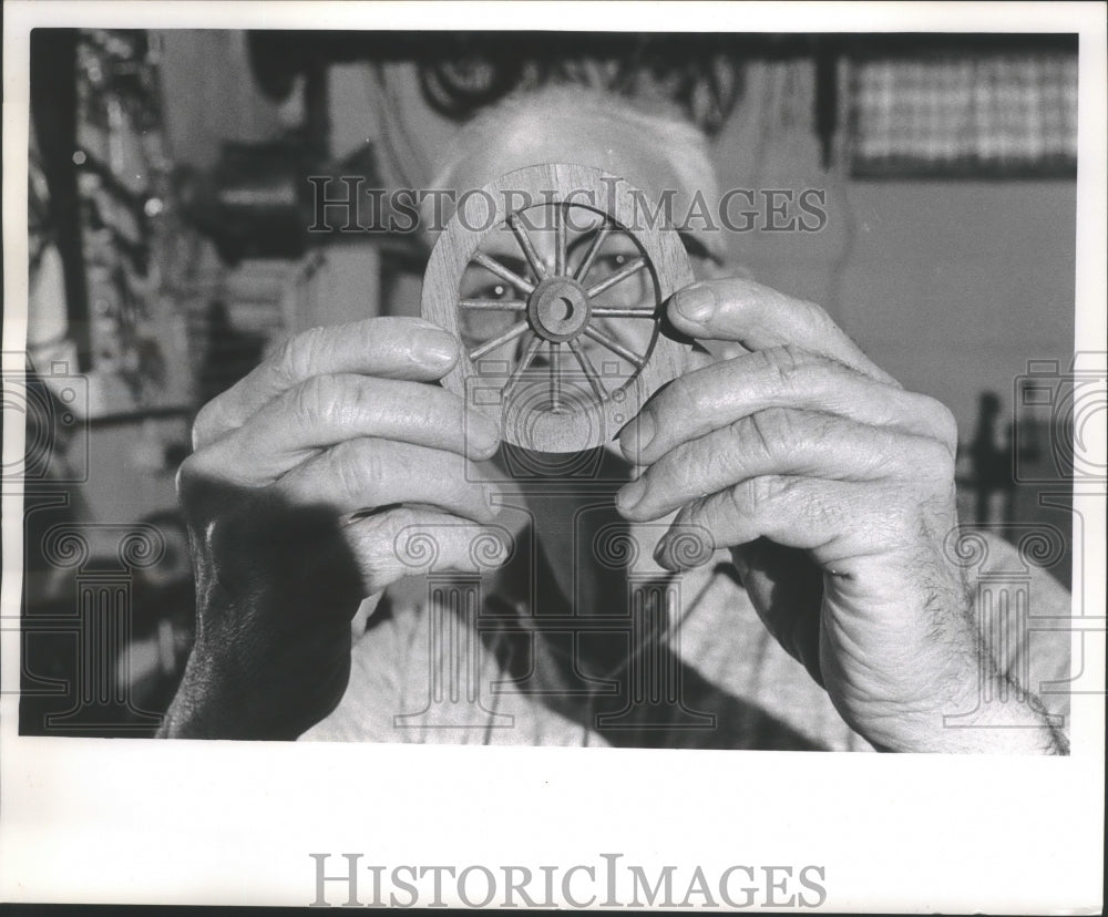 1966 Press Photo Harry Simonar of Glendale, Wisconsin makes model wagons