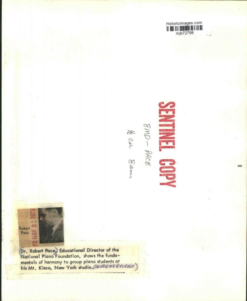 1973 Press Photo Dr. Robert Pace, National Piano Foundation, New York