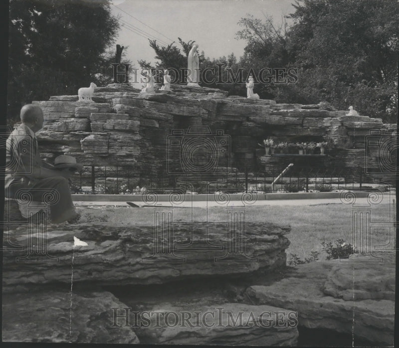Load image into Gallery viewer, 1948 Press Photo William Pope looks at shrine at Our Lady of Rosary Fatima
