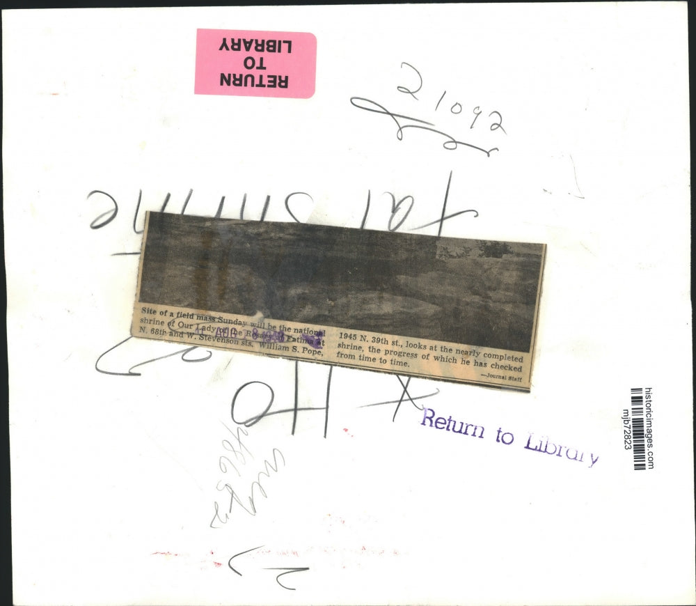 1948 Press Photo William Pope looks at shrine at Our Lady of Rosary Fatima