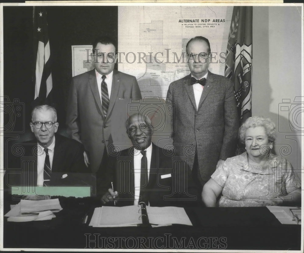 1969 Press Photo Housing authority members of city of Milwaukee, Wisconsin.- Historic Images