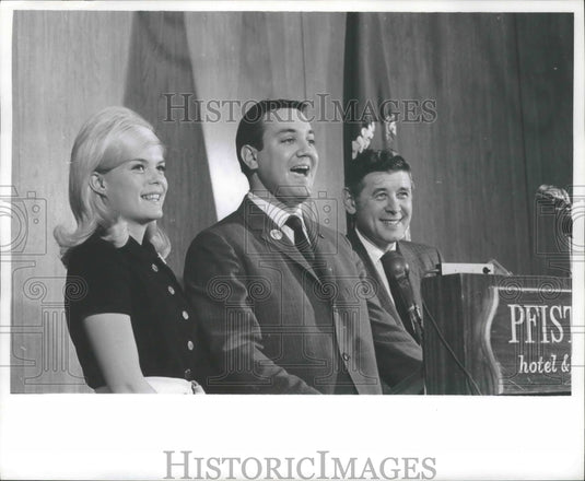 1968 Press Photo Robert Humphrey and Wife - mjb72953