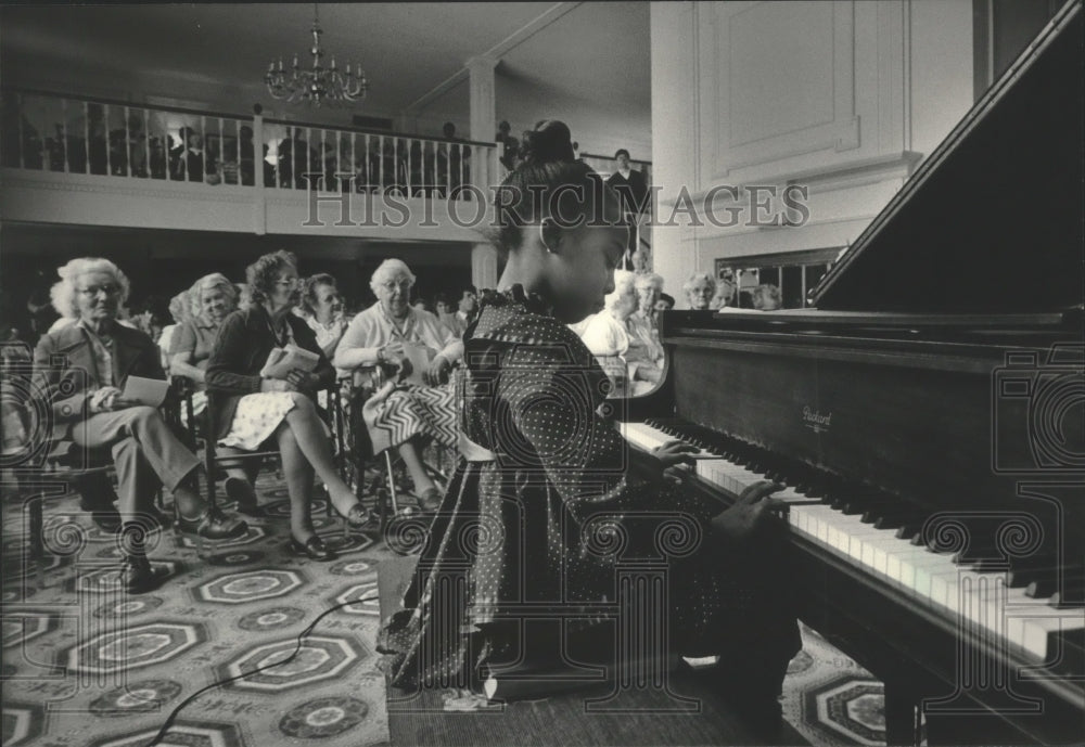 1985 Press Photo Students at North Shore Academy of Suzuki Piano presentation- Historic Images