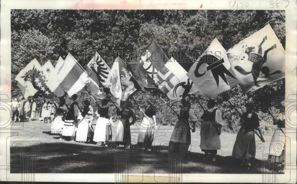 1973 Press Photo Girls in costume at Wilhelm Tell Festival at New Glarus- Historic Images