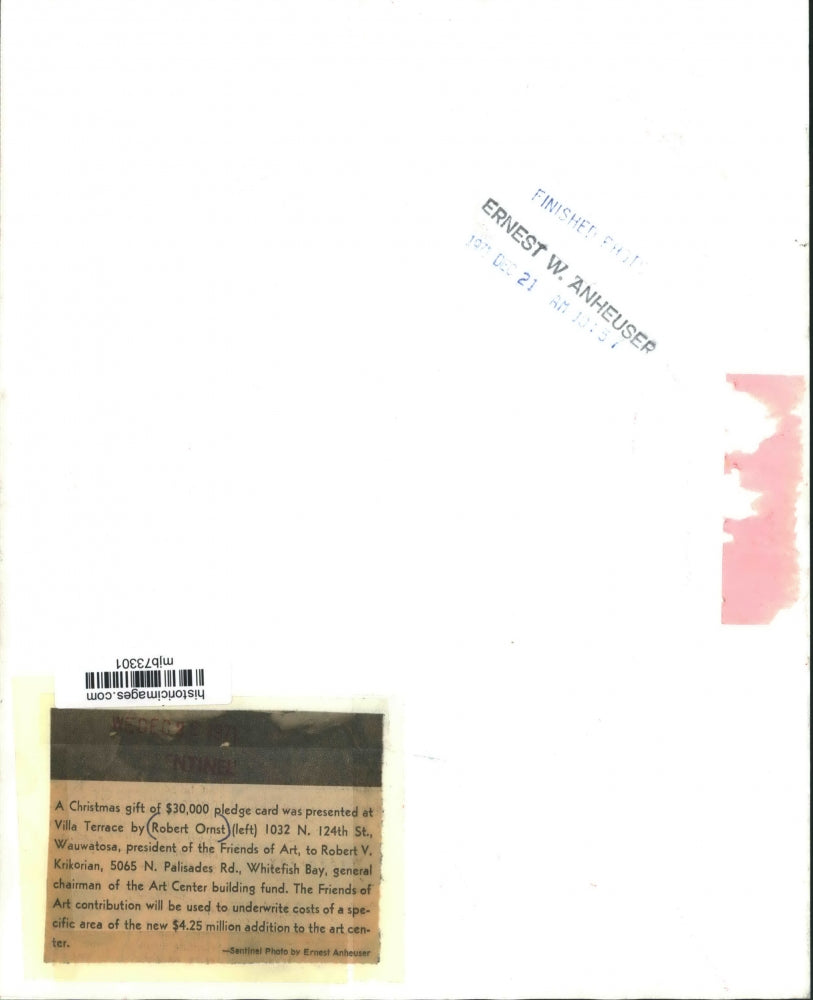 1971 Press Photo Robert Ornst, President of Friends of Art gives $30,000 pledge