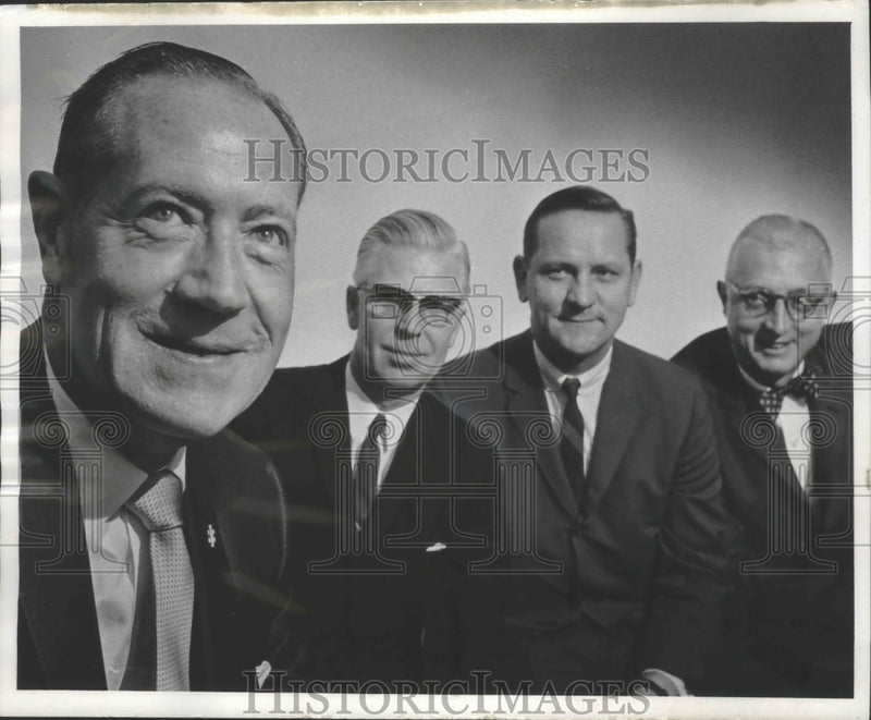Load image into Gallery viewer, 1964 Press Photo Glenn Humphrey and others officers of Better Business Bureau
