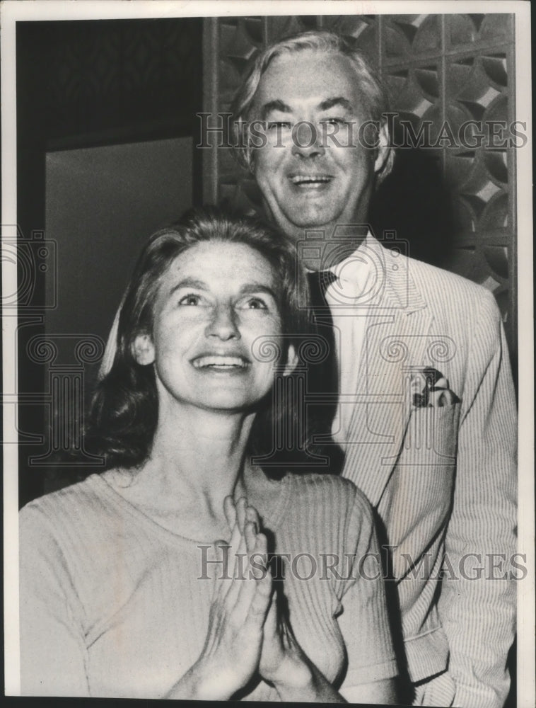 Load image into Gallery viewer, 1974 Press Photo Daniel P. Moynihan, US Ambassador to India, and wife Elizabeth
