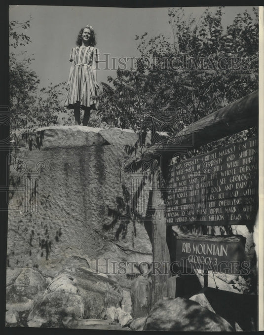 Press Photo Gwen Egdahl of Wausau on summit of Rib Mountain - mjb73579