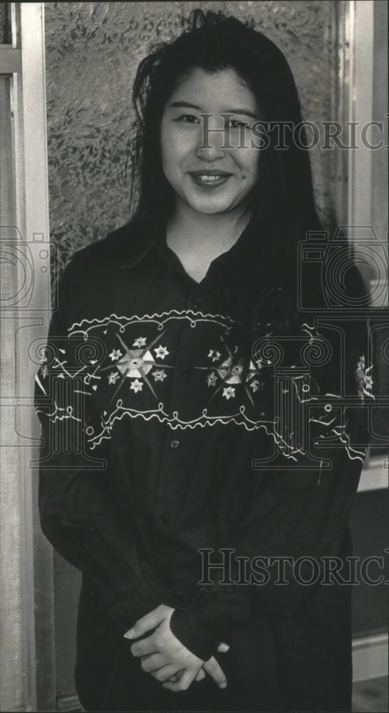 1991 Press Photo Izumi Osawa, Concordia University, Wisconsin, shown smiling.- Historic Images