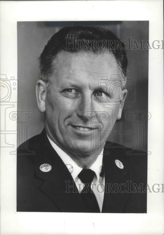 Load image into Gallery viewer, 1975 Press Photo Gerald Nolte, West Allis Fire Chief - mjb73756
