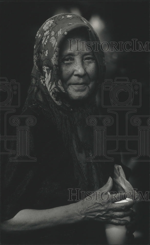 1990 Press Photo An elderly Hmong woman, Wisconsin - mjb73839