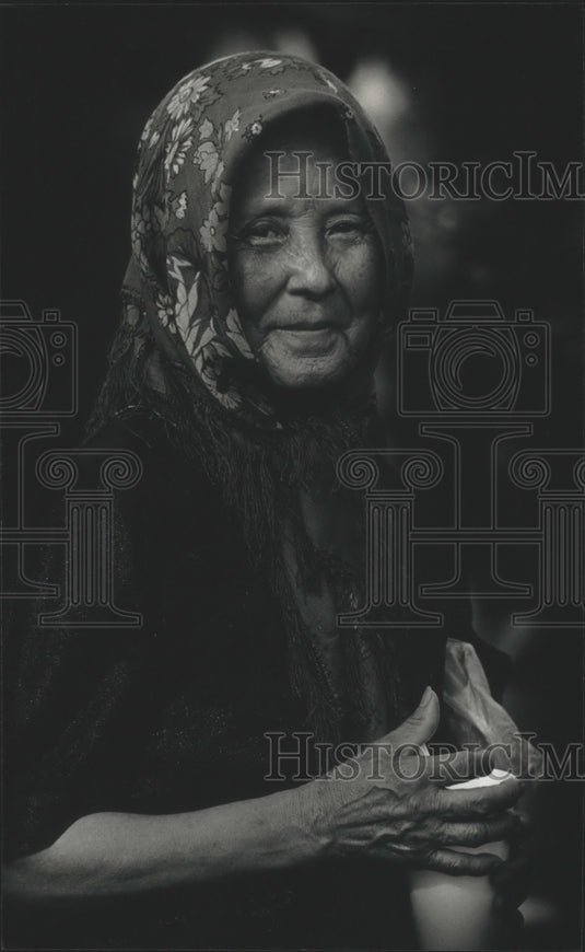 1990 Press Photo An elderly Hmong woman, Wisconsin - mjb73839