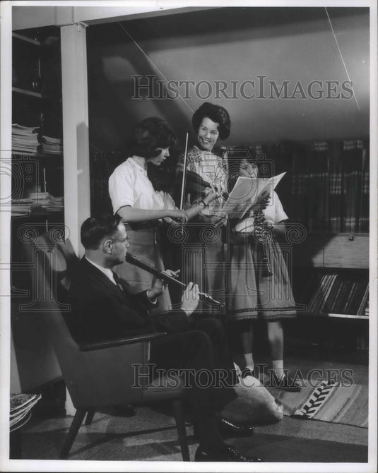 1963 Press Photo Henry Reuss, Wisconsin Congressman from Milwaukee, and family