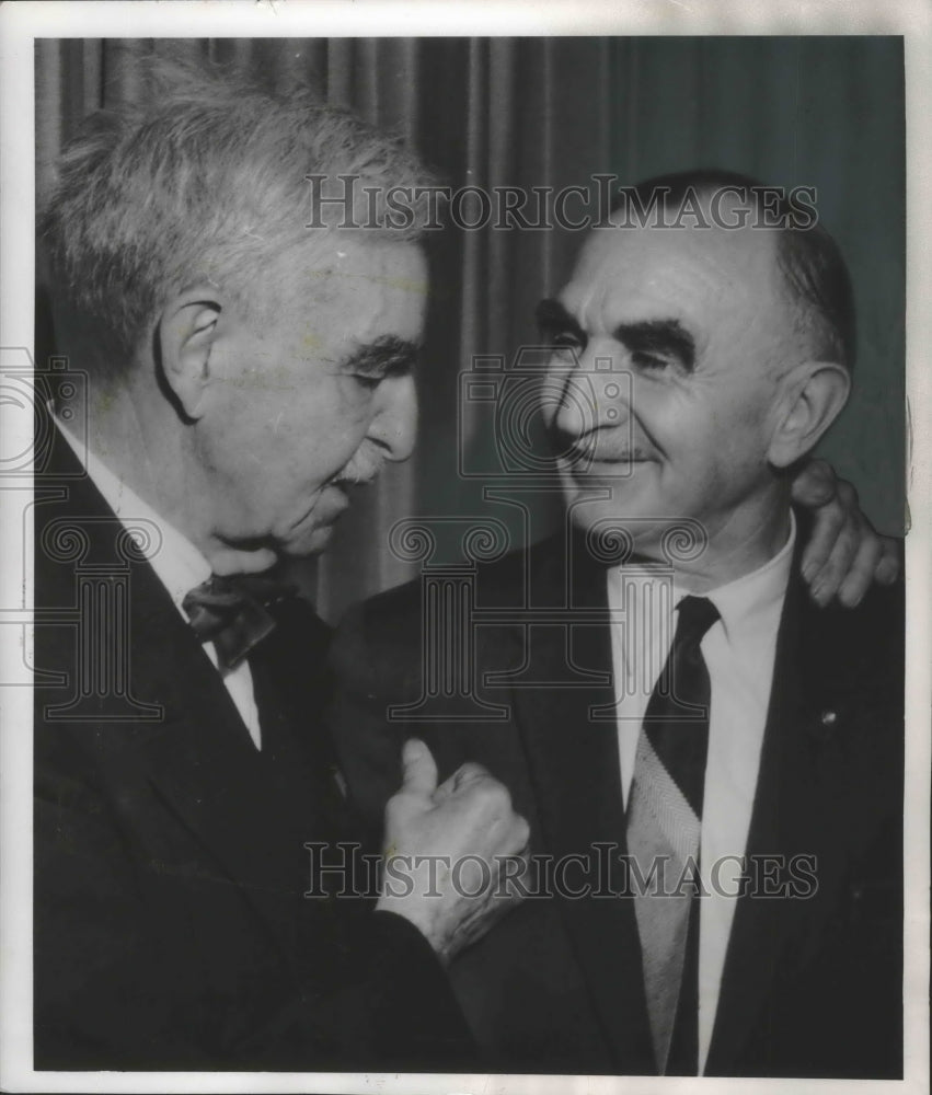 1959 Press Photo Senator Morse & Daniel Hoan at Kaiser-Knickerbocker Hotel Lunch- Historic Images