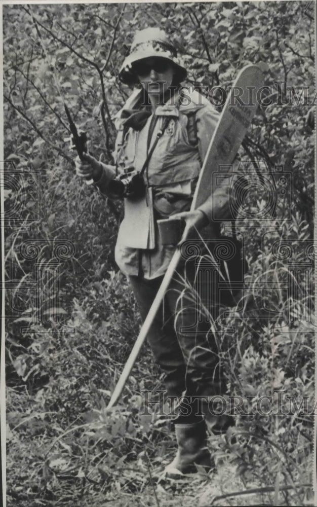 1965 Press Photo Lynda Bird Johnson, at Nine Moose river on vacation, Minnesota.- Historic Images