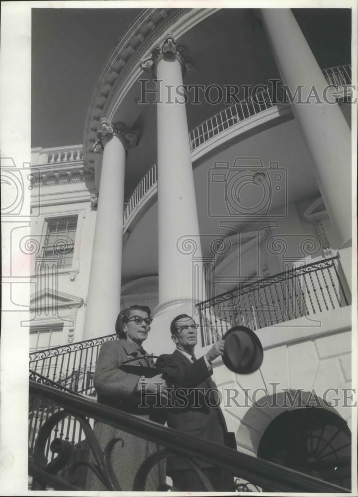 1967 Press Photo Mr. and Mrs. James S. Robb, of Milwaukee, visit the White House