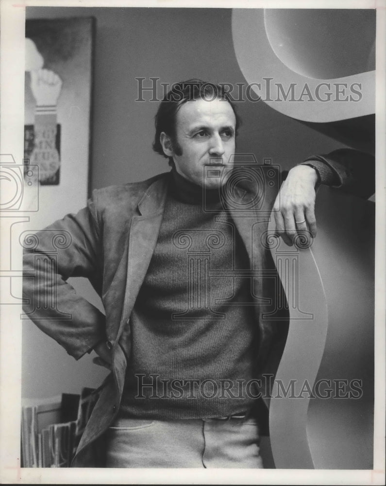 1973 Press Photo Dr. Thomas I. Nonn, Art Department Chairman, UW-Whitewater