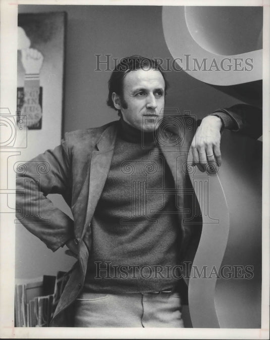 1973 Press Photo Dr. Thomas I. Nonn, Art Department Chairman, UW-Whitewater