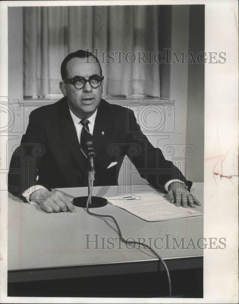 1967 Press Photo Waukesha County District Attorney Roger P. Murphy- Historic Images