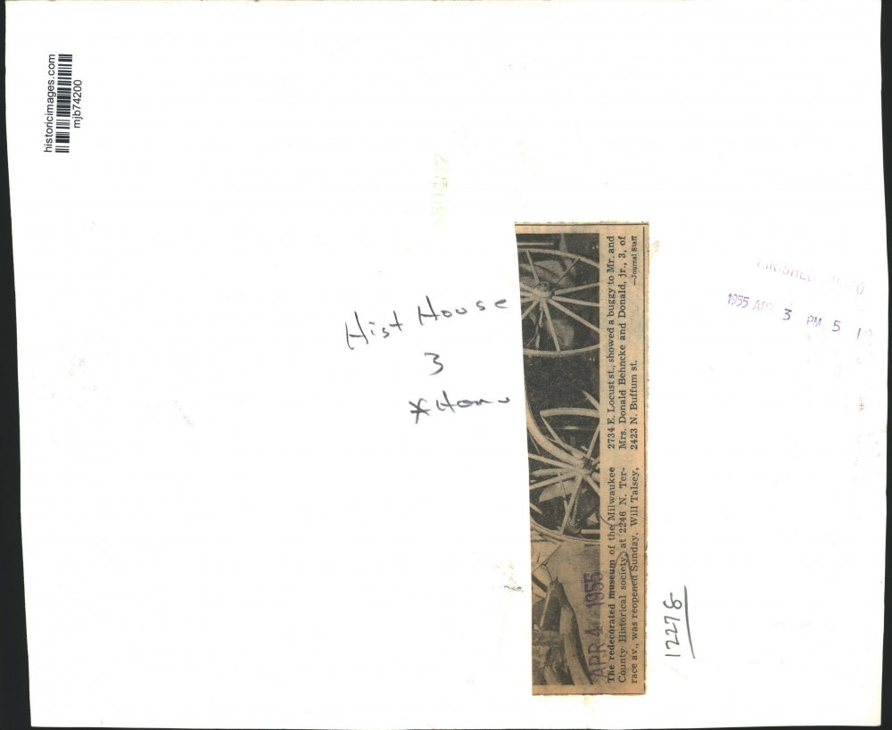 1955 Press Photo Behncke family at museum of Milwaukee County Historical society