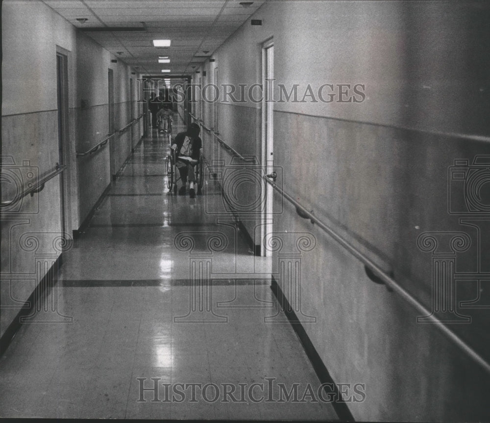 1974 Press Photo Patient in men's wing of Mount Carmel Nursing Home, Greenfield