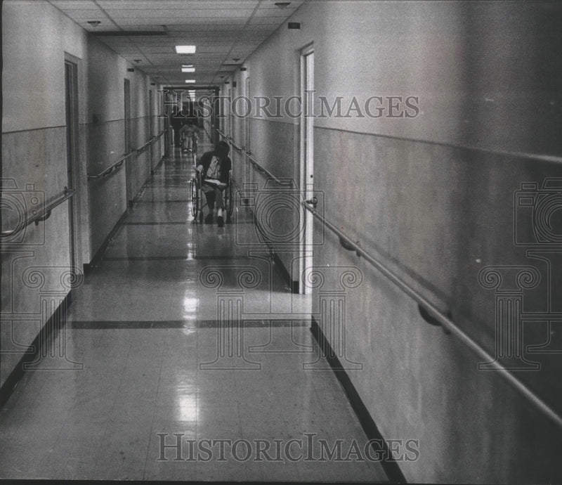 Load image into Gallery viewer, 1974 Press Photo Patient in men's wing of Mount Carmel Nursing Home, Greenfield
