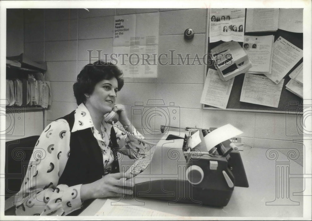1975 Press Photo Dolores Mungyer, Milwaukee Police Department Vice Squad