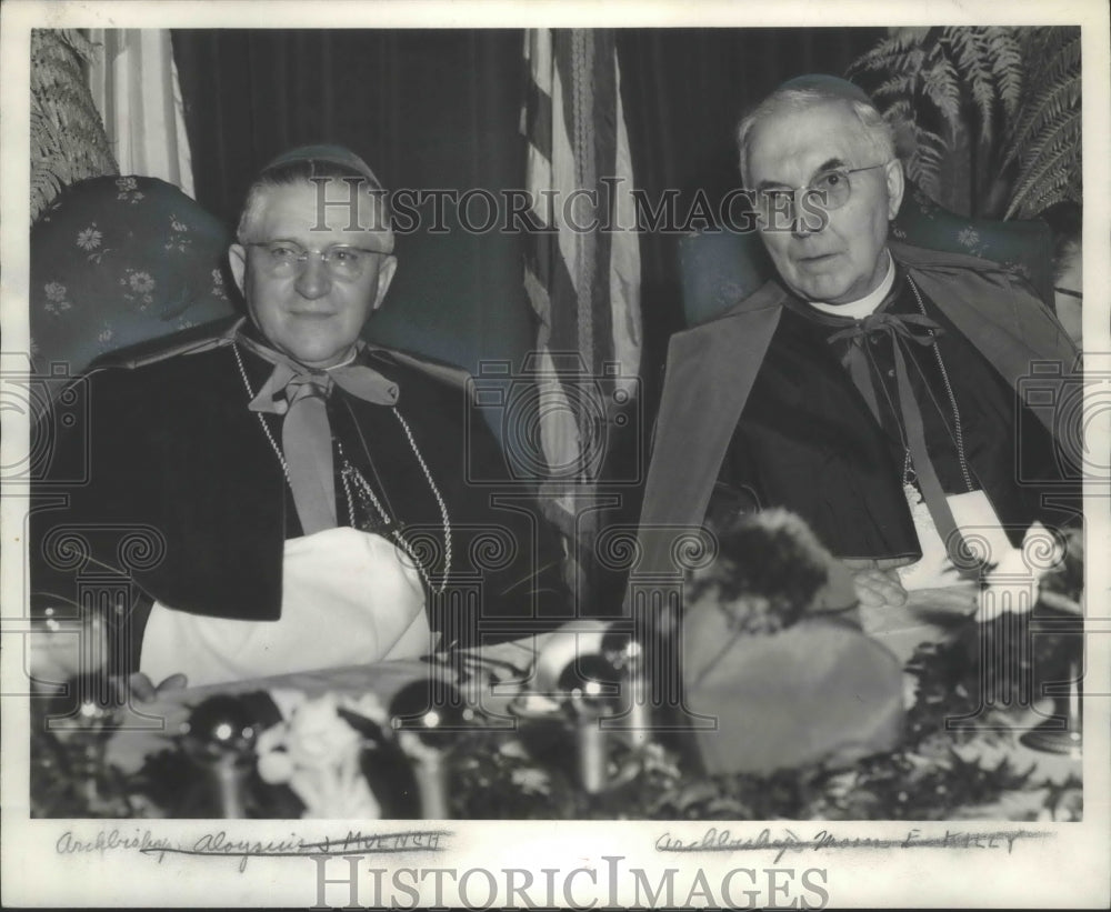 1951 Press Photo Archbishop Aloysius Muench honored at dinner at Pfister hotel- Historic Images