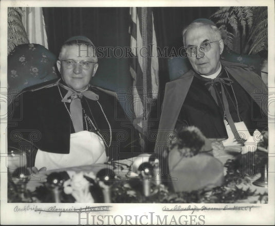 1951 Press Photo Archbishop Aloysius Muench honored at dinner at Pfister hotel- Historic Images