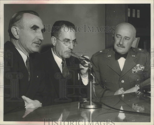 1951 Press Photo Speakers on foreign policy, Milwaukee Vocational school
