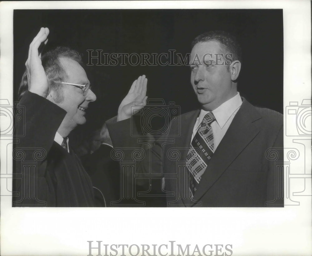 1974 Press Photo William Mulligan sworn in as US Attorney, southeast Wisconsin