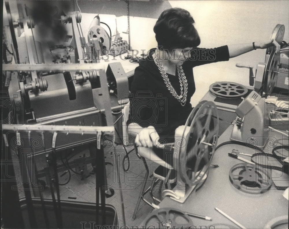 1971 Press Photo Paul Moynihan and wife, public relations - mjb74565