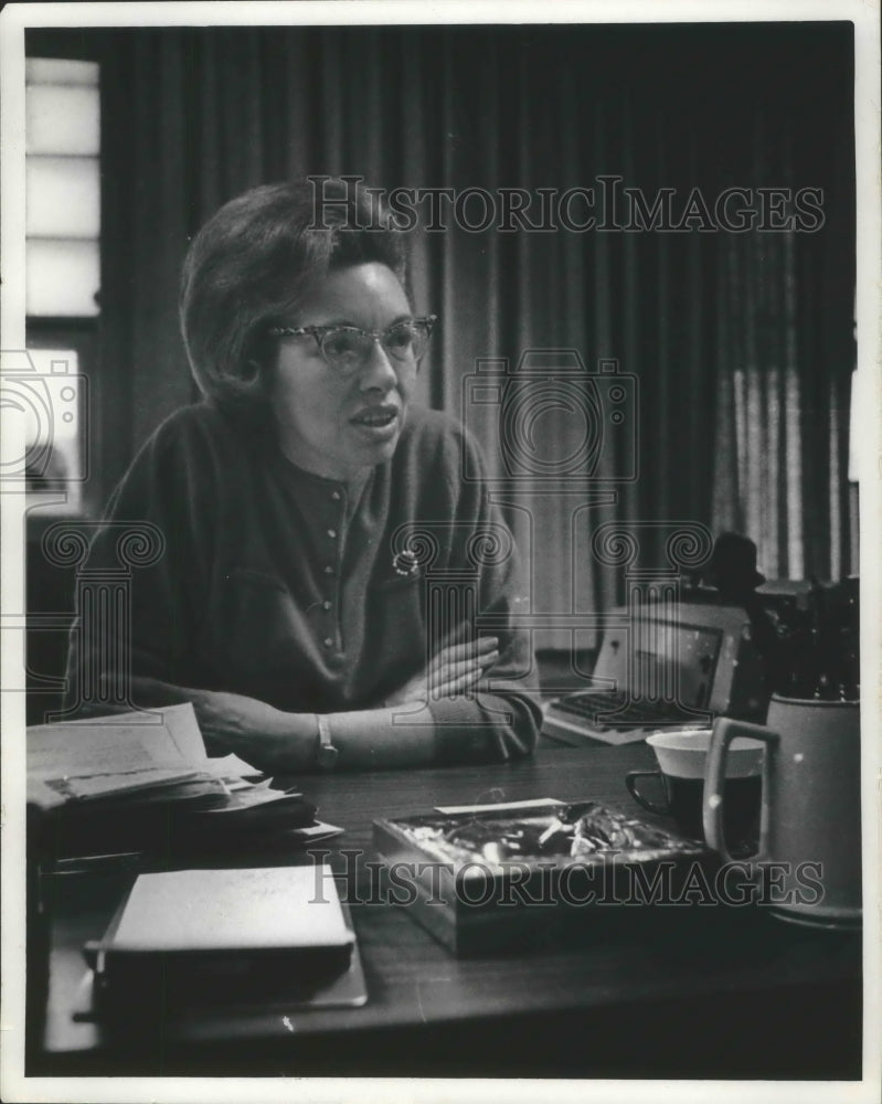 1966 Press Photo Mrs. Helen Kleczka of Milwaukee Welfare Plans Inc. Milwaukee- Historic Images