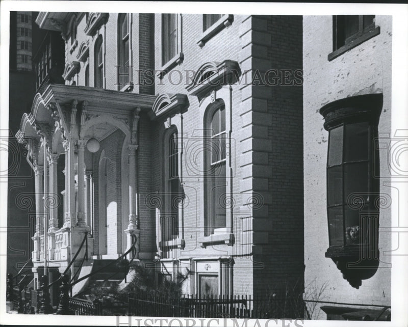 Load image into Gallery viewer, 1974 Press Photo Matthew Keenan House - mjb75036
