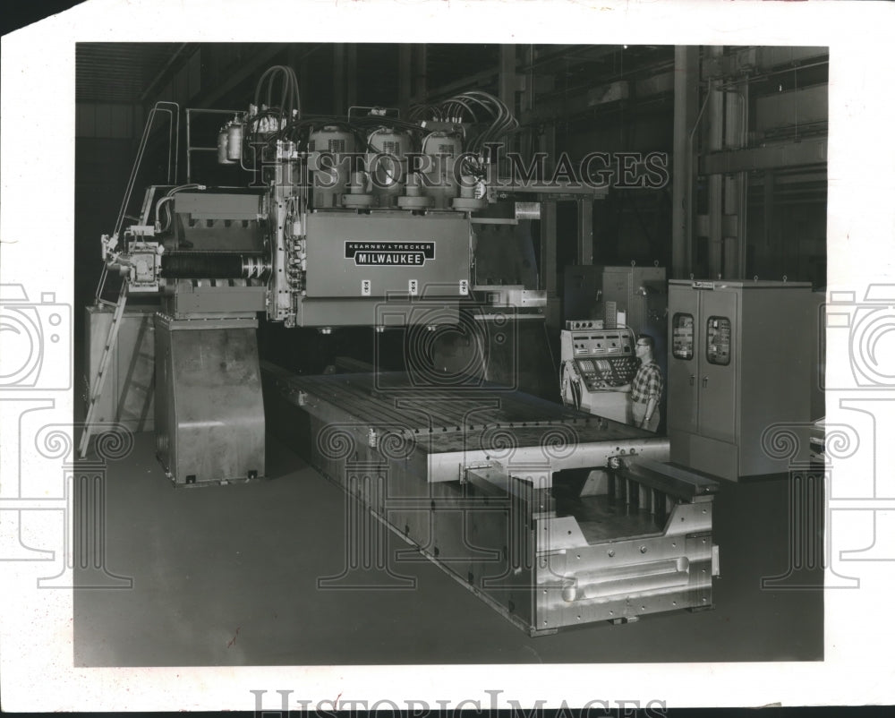 1963 Press Photo Kearney &amp; Trecker make big machine tools like this one.- Historic Images