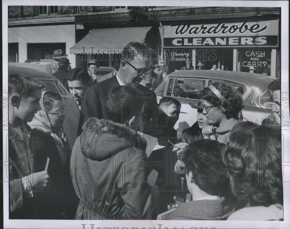 1956 Press Photo Senator Kefauver presidential campaign in Janesville